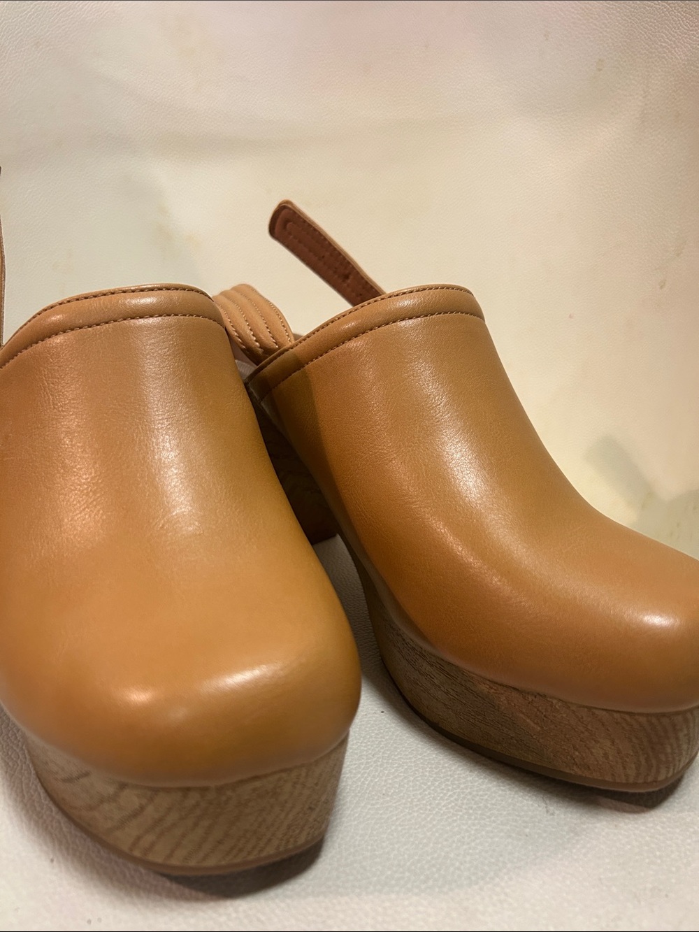 Universal Thread Leather Platform Clogs in Tan